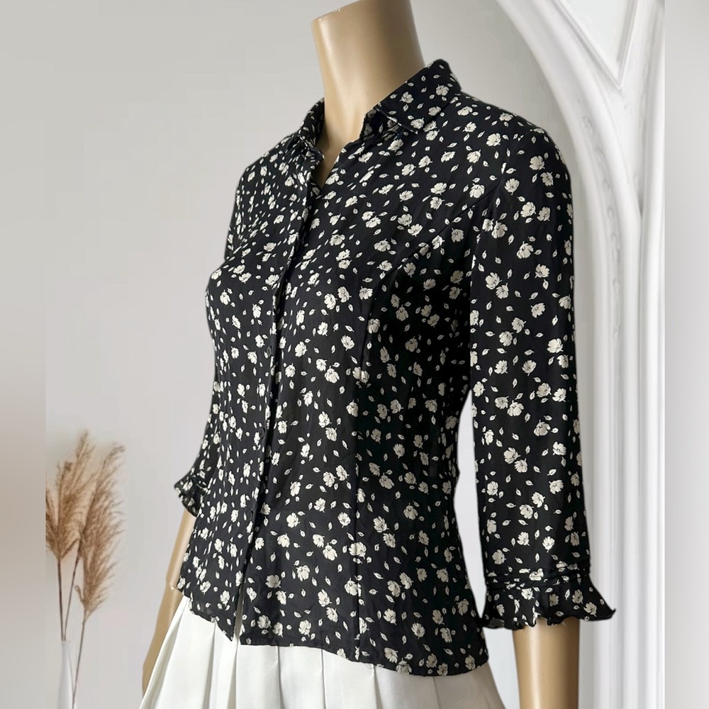 Ann Taylor Black and White Floral silk blouse - Picture 5 of 13